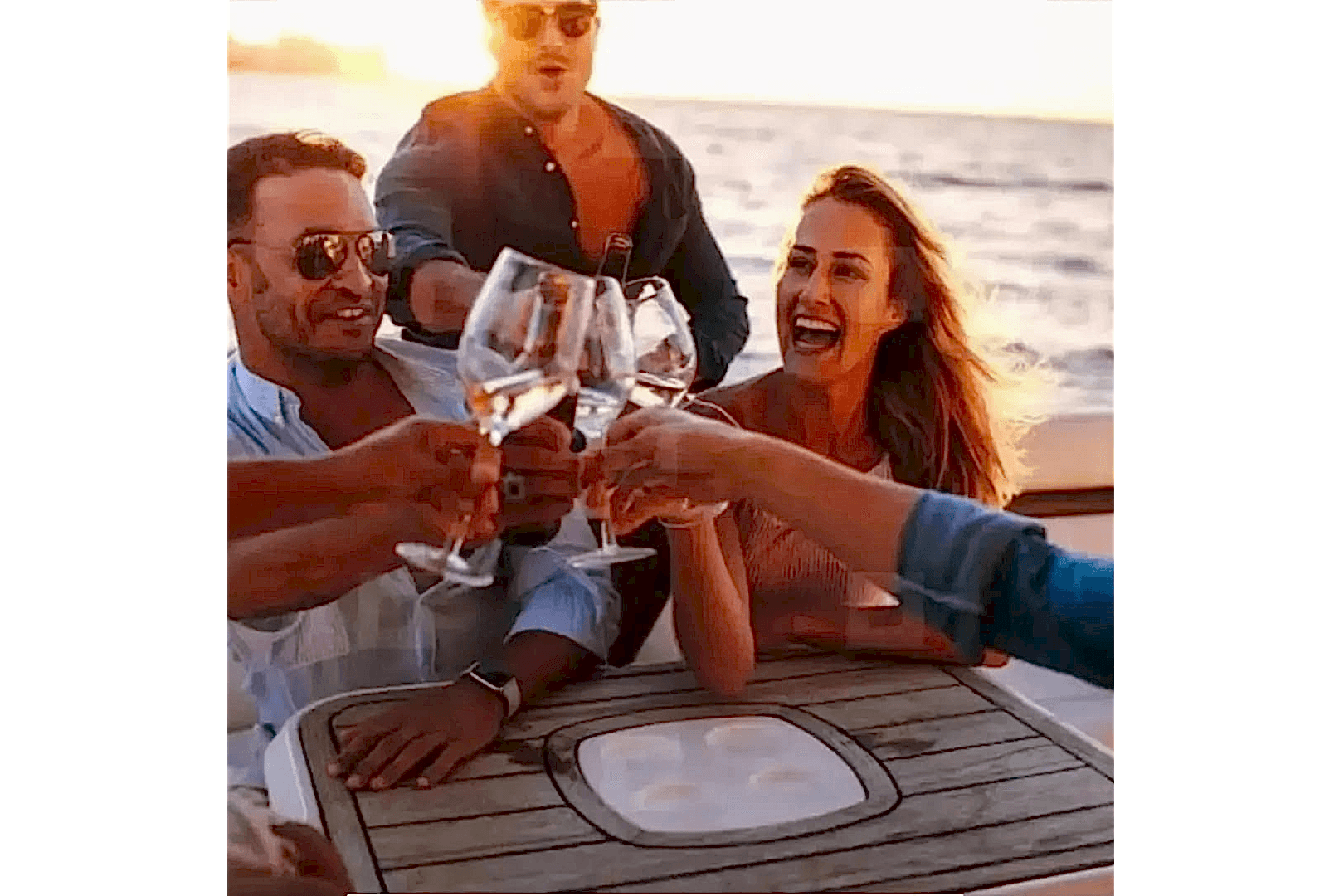 Nirvana Çeşme Tekne Turu Motoyat Kiralama