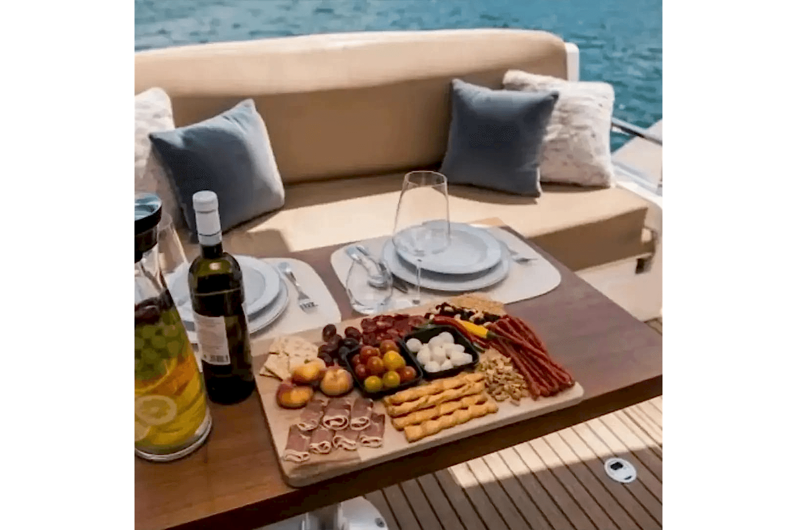 Nirvana Çeşme Tekne Turu Motoyat Kiralama